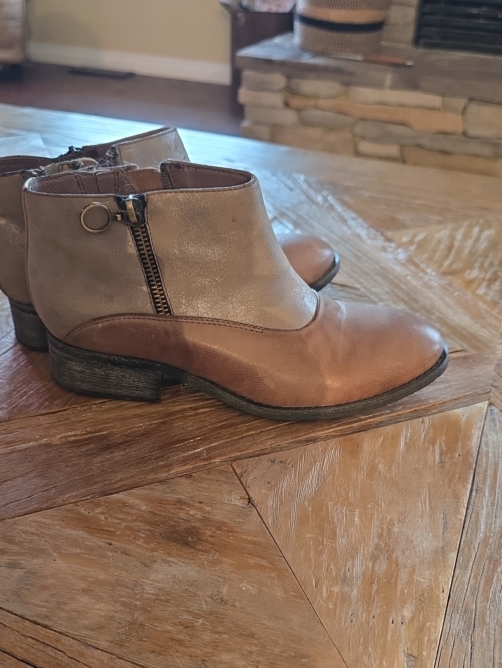 ANTELOPE leather two tone booties 36/6
